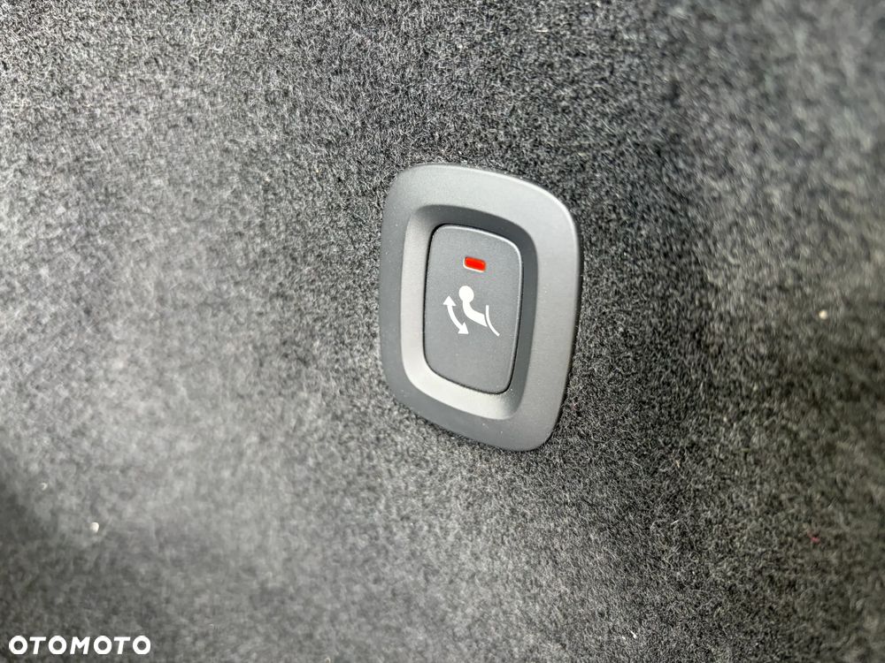 Volvo XC 60 B4 B Momentum Pro - 24