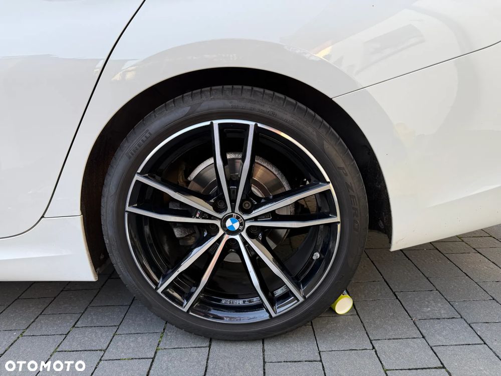 BMW Seria 3 320d xDrive M Sport - 9
