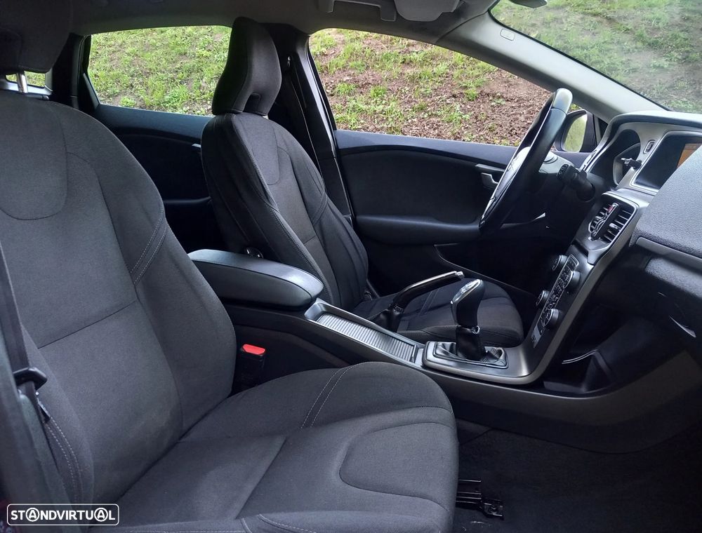 Volvo V40 D2 Summum - 6