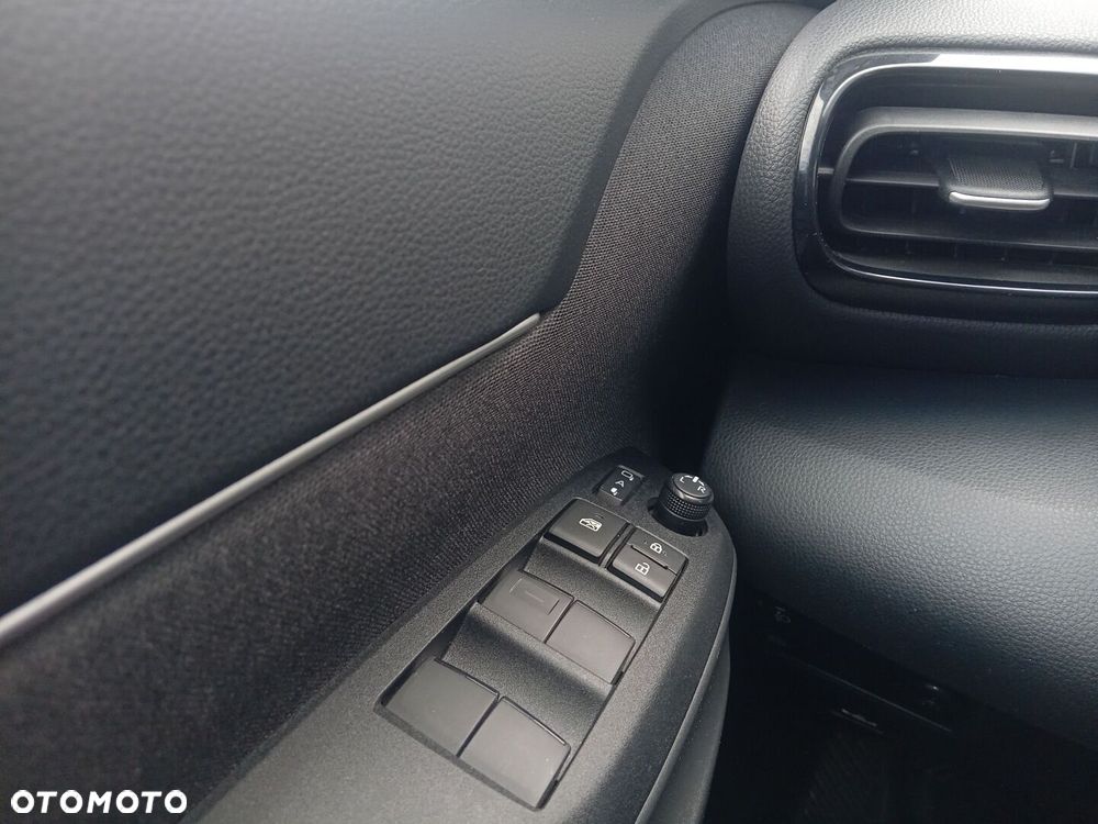 Toyota Yaris Cross - 18