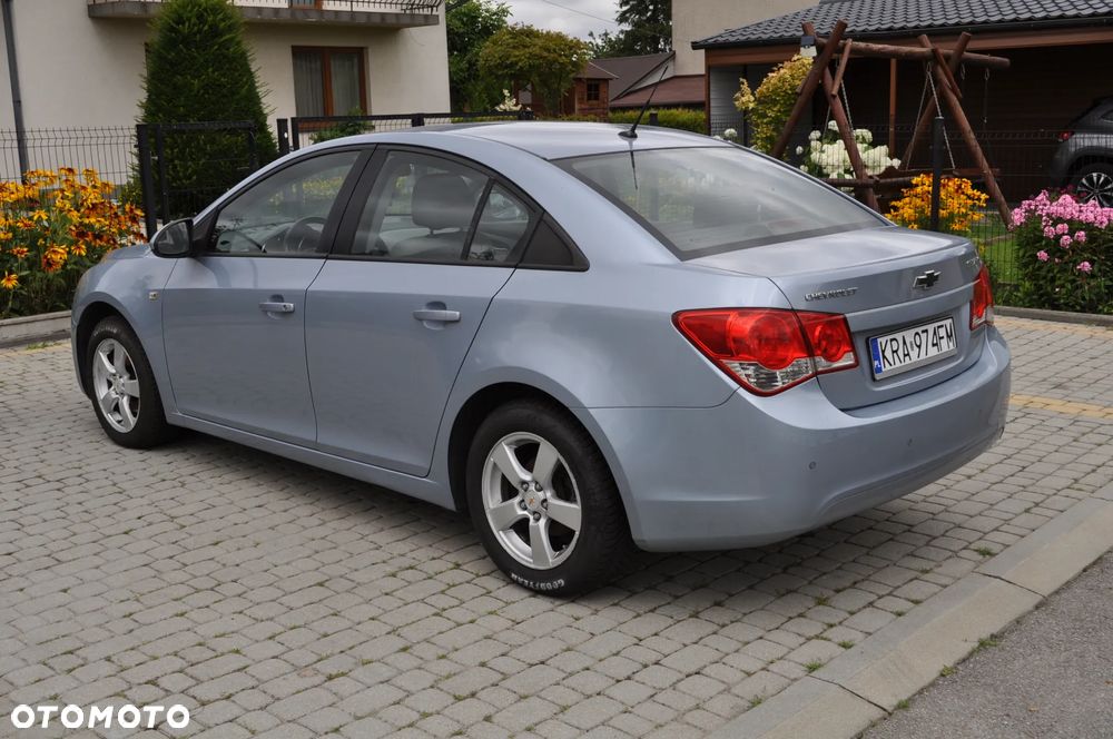 Chevrolet Cruze 1.6 LS - 6