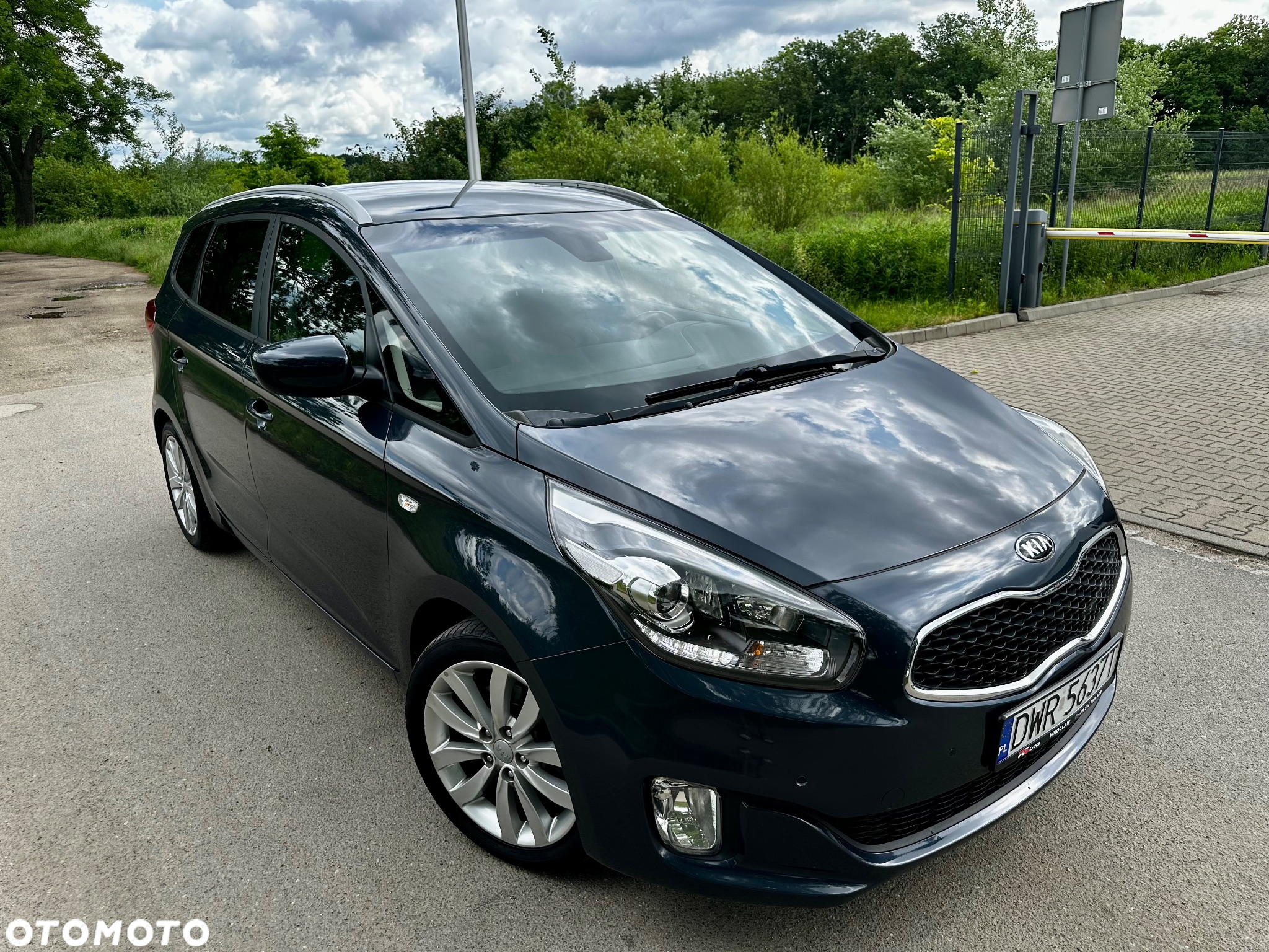 Kia Carens 1.7 CRDi 141 ISG UEFA EURO 2016 - 11