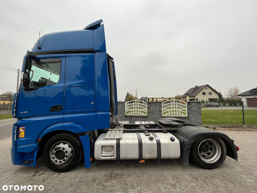 Mercedes-Benz 1845 - 6