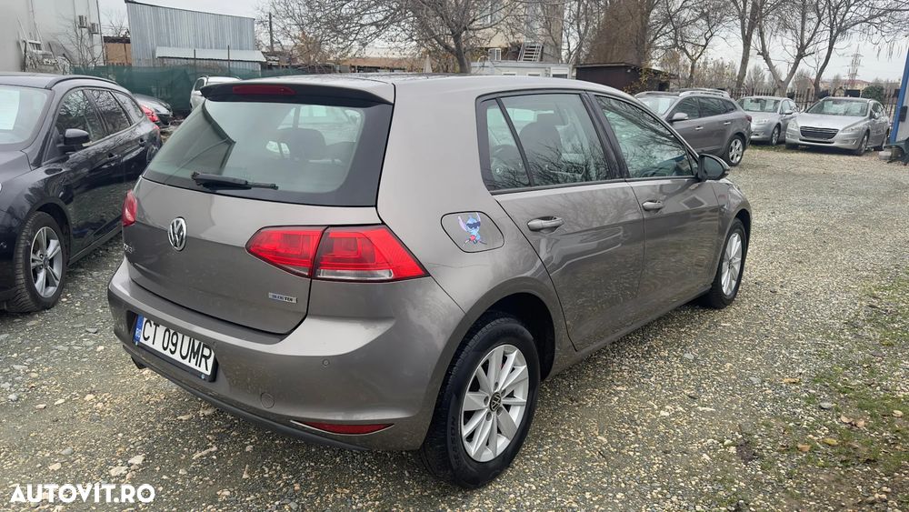 Volkswagen Golf - 6