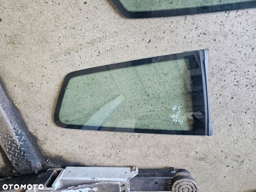 Szyba karoseryjna prawa tył Volkswagen Polo 9N 3D - 1