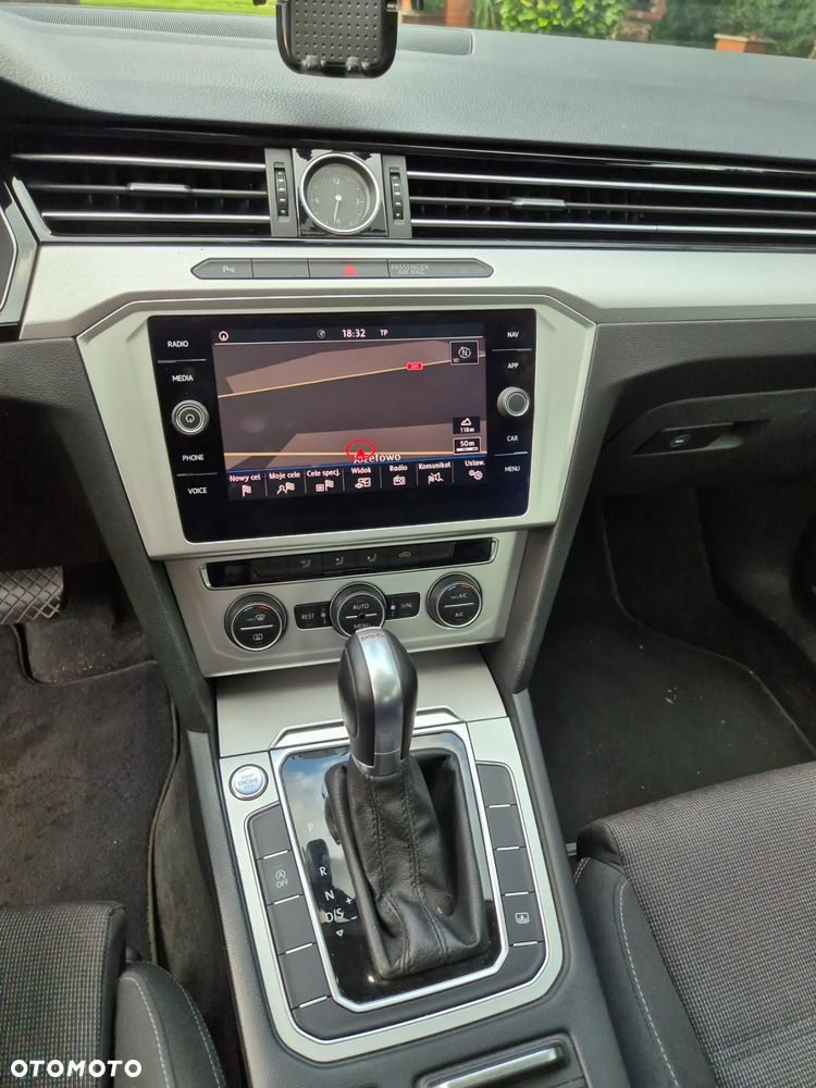 Volkswagen Passat 2.0 TDI (BlueMotion Technology) DSG Comfortline - 16