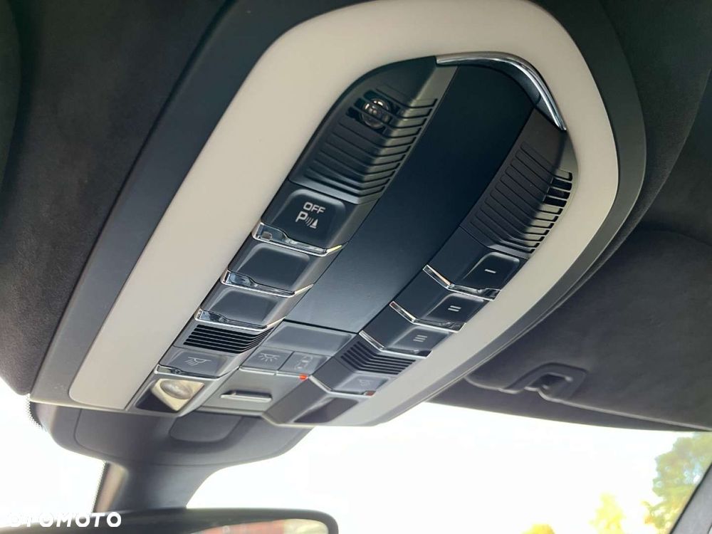 Porsche Panamera Turbo - 17