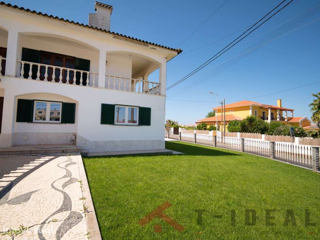 Apartamento T2 Renovado com 225 m2 de Logradouro Privativo - Grande imagem: 5/38