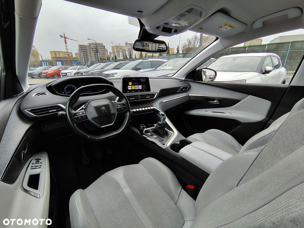 Peugeot 3008 1.2 PureTech GPF Allure S&S - 8