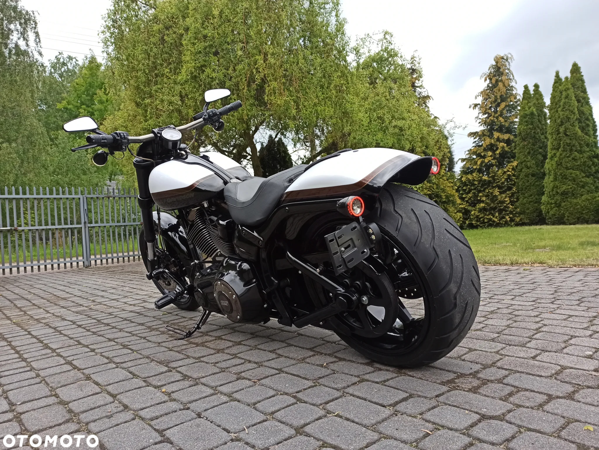 Harley-Davidson Softail Breakout - 2