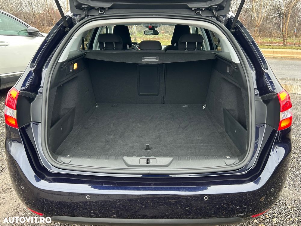 Peugeot 308 PureTech 130 EAT8 Allure - 12