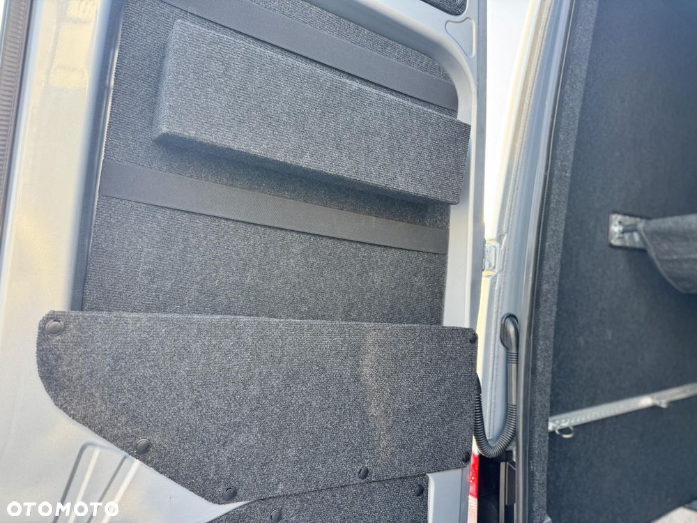 Mercedes-Benz Sprinter - 25