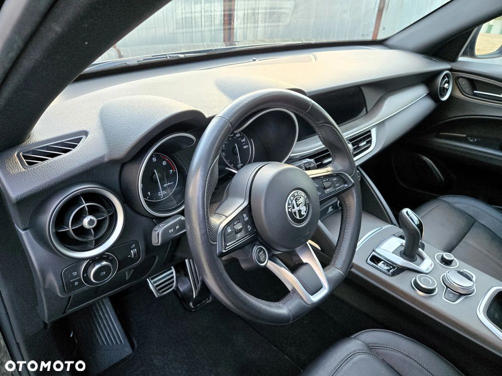 Alfa Romeo Stelvio 2.0 Turbo 16V AT8-Q4 Ti - 22