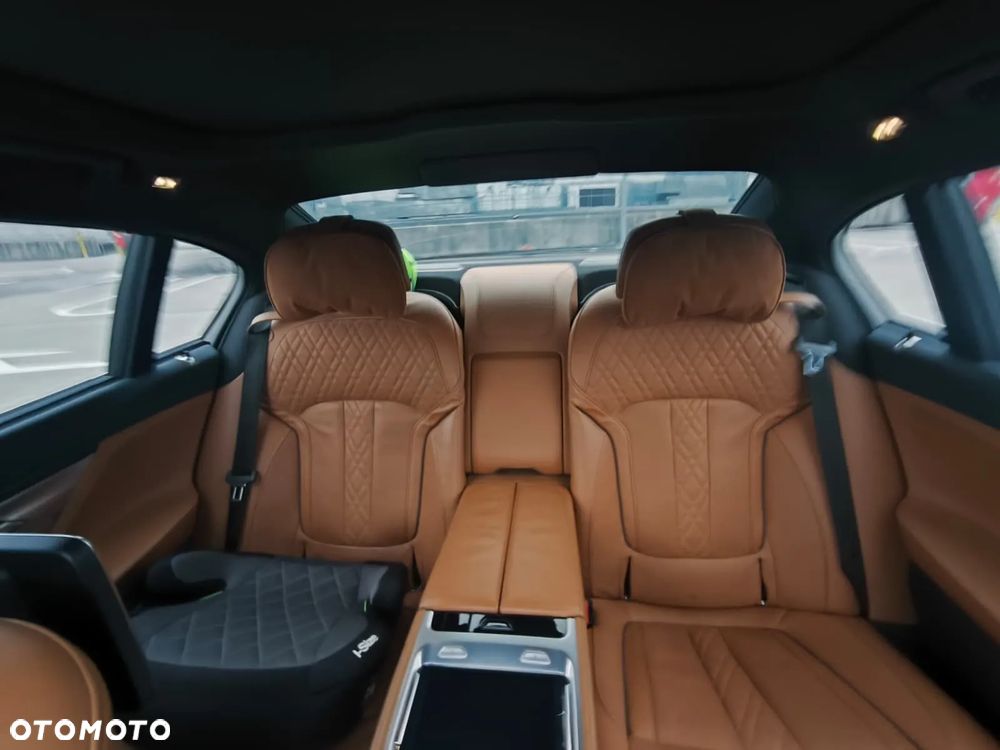 BMW Seria 7 - 16