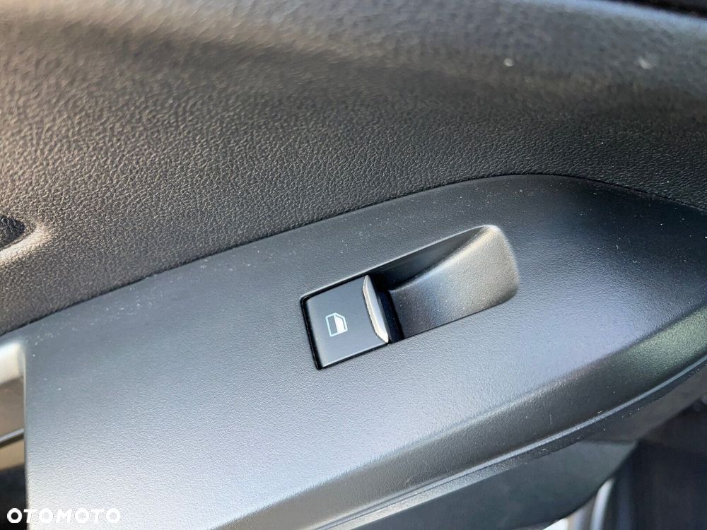 Ford Focus 1.0 EcoBoost ST-Line X - 13