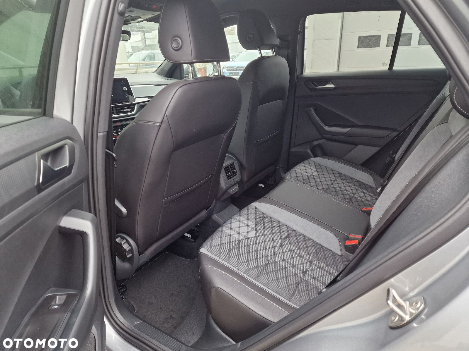 Volkswagen T-Roc 1.5 TSI R-Line DSG - 14