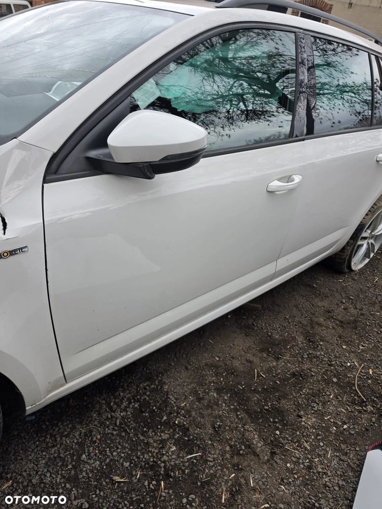 Drzwi  lewy przód  skoda  octavia  III  lift  w  kolorze  LF9E - 2