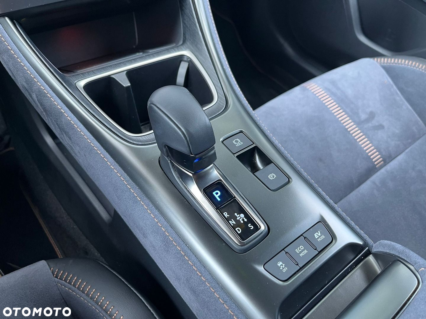 Lexus LBX 1.5 Hybrid Cool - 25