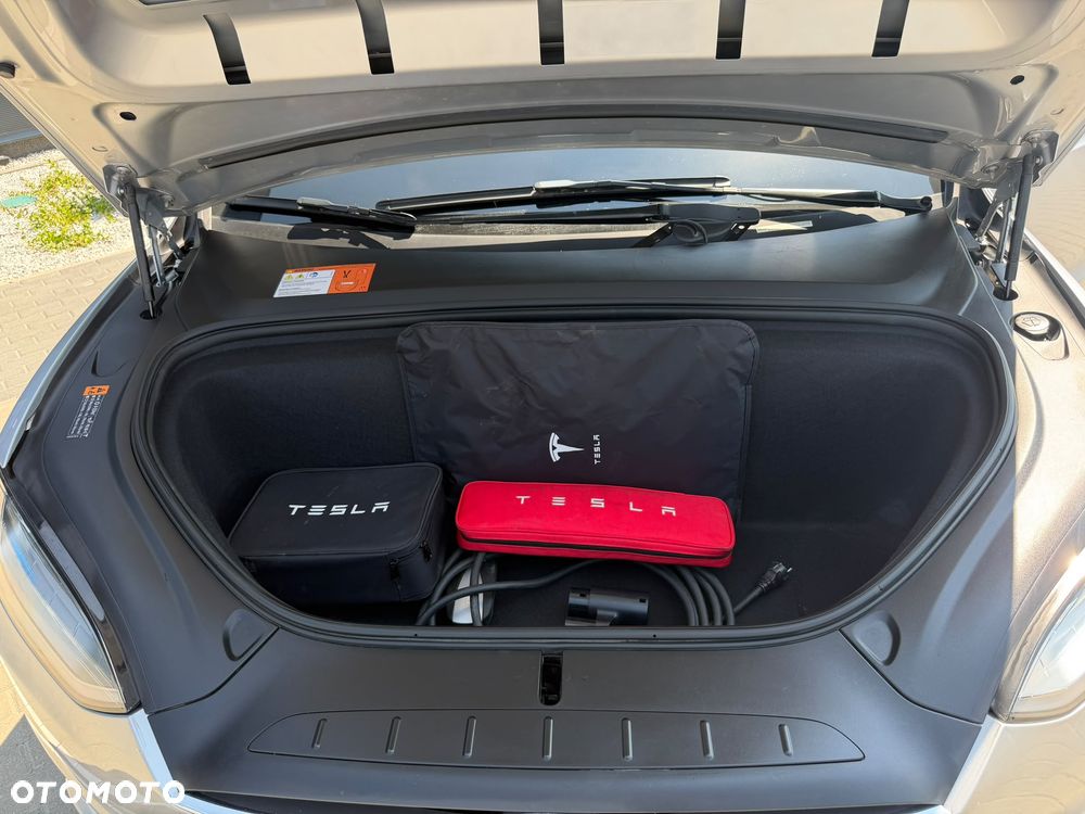 Tesla Model X - 10