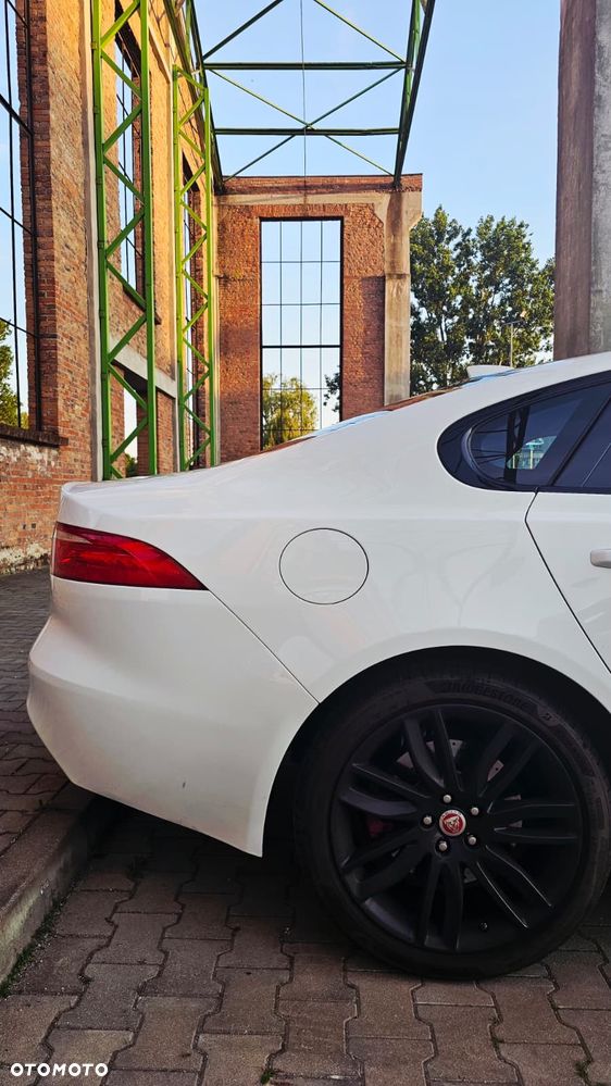 Jaguar XF 2.0 T Prestige - 12
