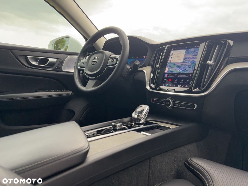 Volvo V60 Cross Country - 21