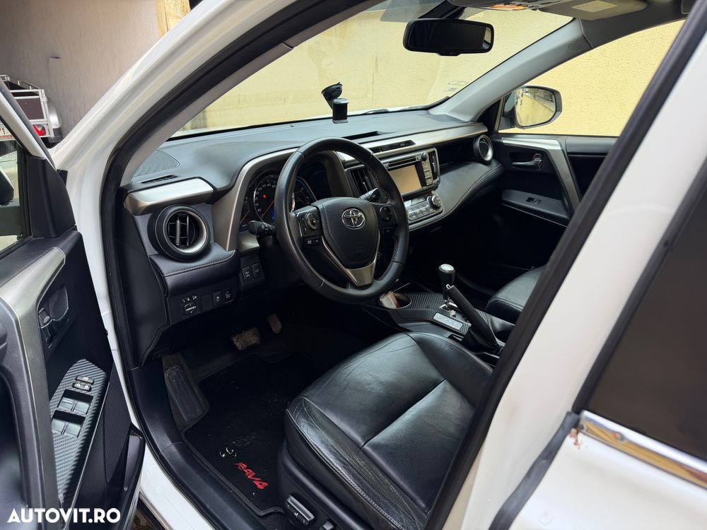 Toyota RAV4 2.2 D-4CAT 4WD Aut Luxury 18" - 10