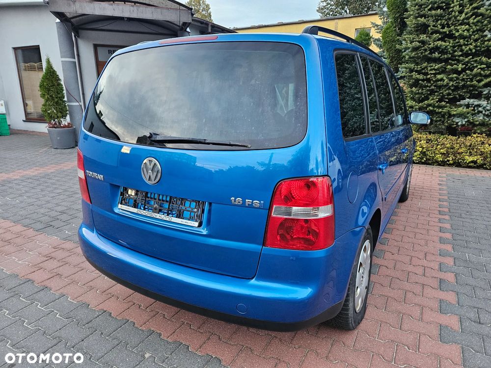 Volkswagen Touran - 12
