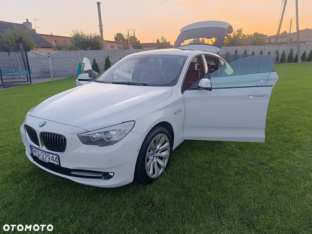 BMW Seria 5 550i - 1