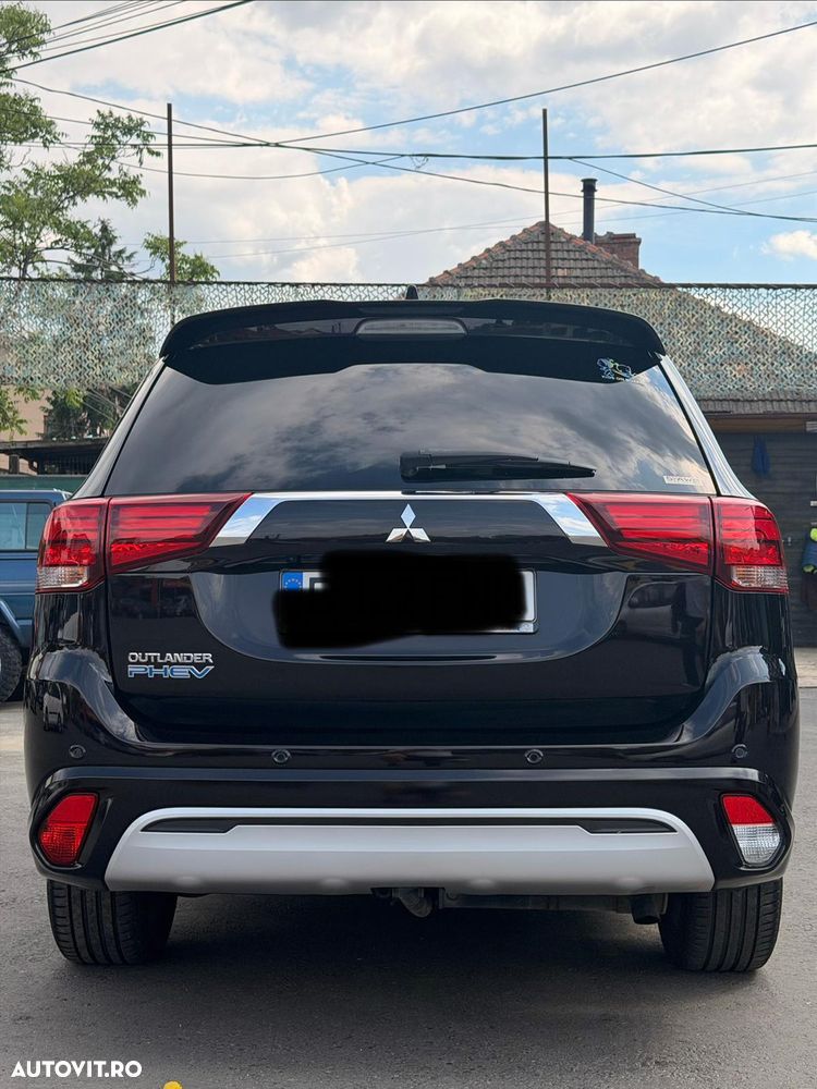 Mitsubishi Outlander PHEV 2.4 L 4X4 Instyle+ - 3