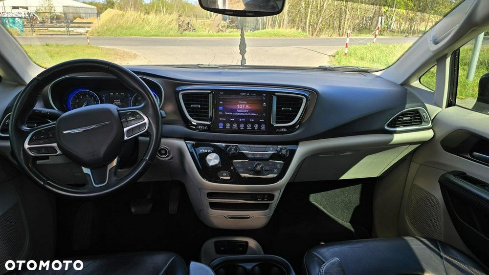 Chrysler Pacifica - 15