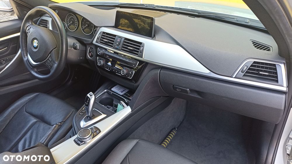 BMW Seria 3 328i xDrive Luxury Line - 12