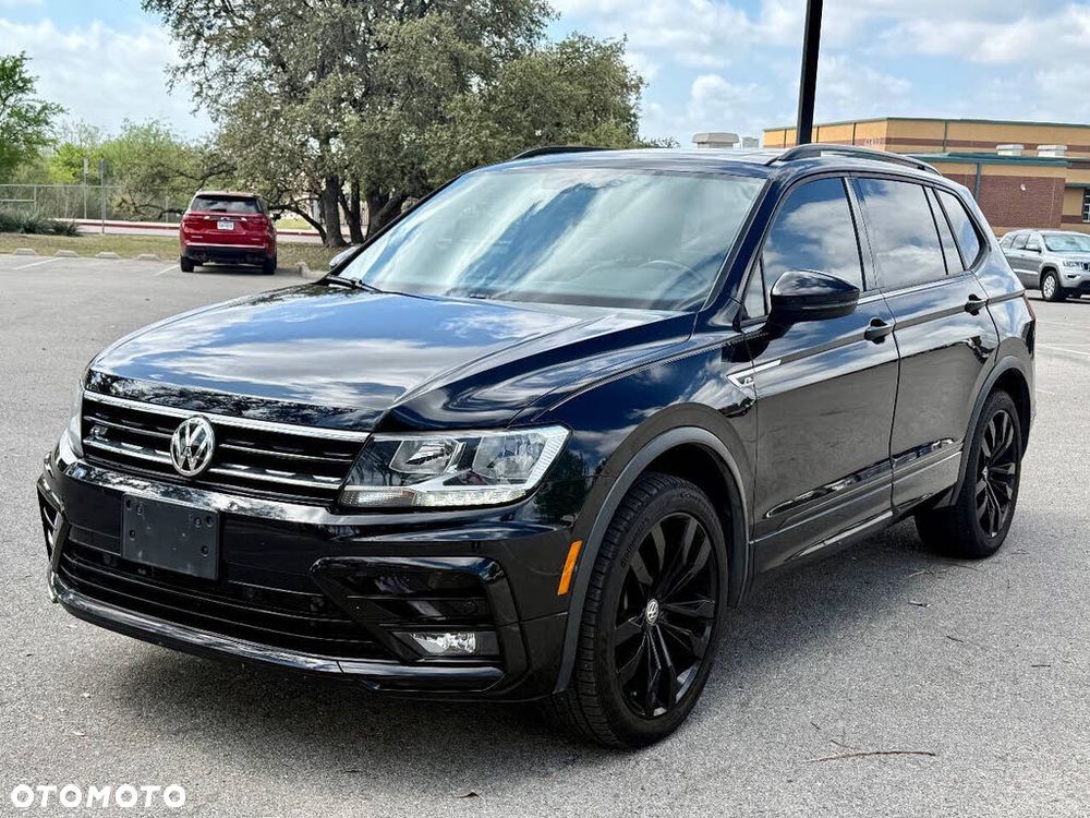 Volkswagen Tiguan - 1