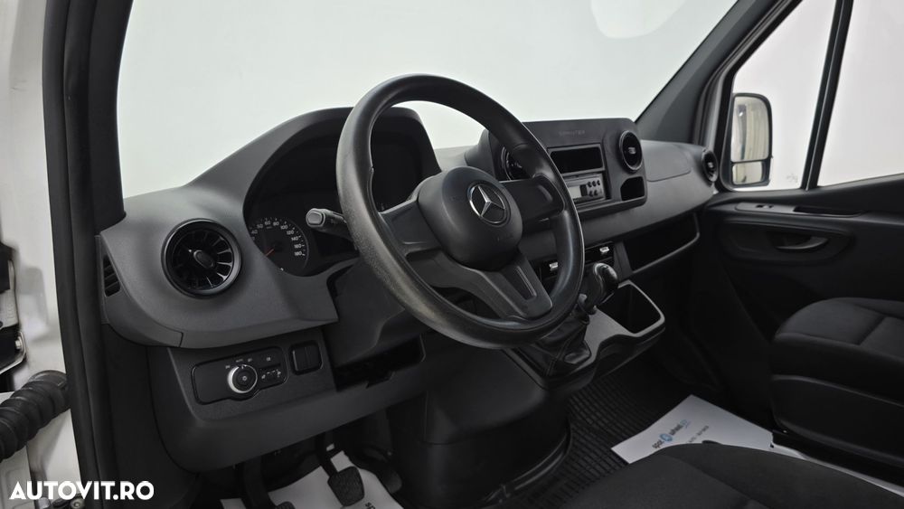 Mercedes-Benz Sprinter - 13