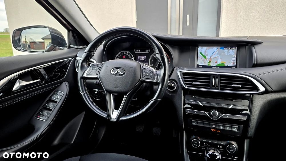 Infiniti Q30 1.6t Business Executive - 22