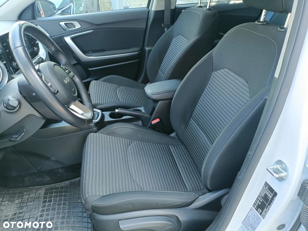 Kia Ceed 1.5 T-GDI M - 10