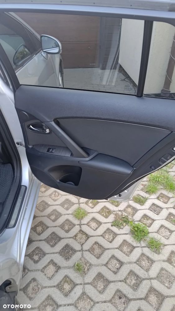 Toyota Avensis 1.8 Sol NAVI - 25