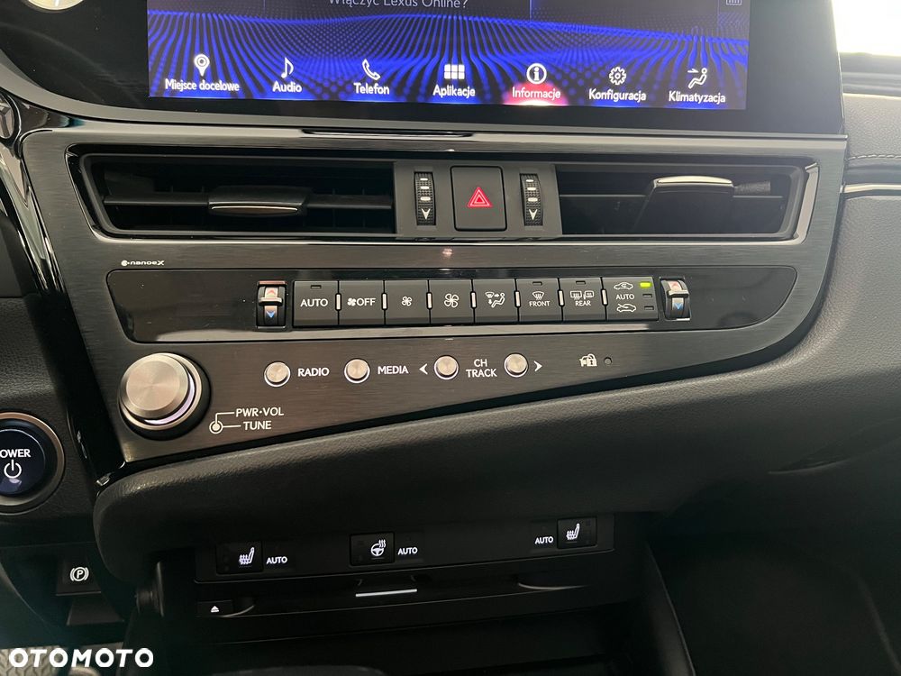 Lexus ES 300h Business Edition + - 31