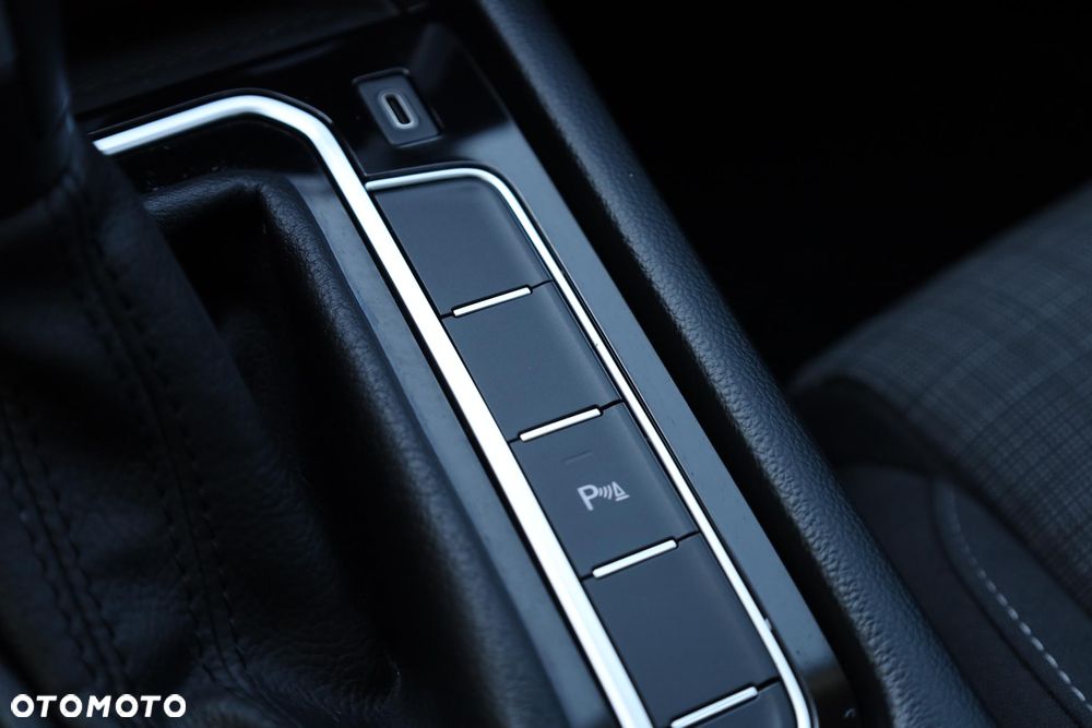 Volkswagen Passat 2.0 TDI EVO Business DSG - 33