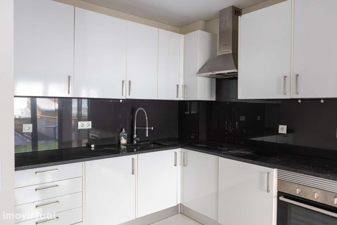 T2 com varanda e cozinha equipada em Odivelas - Grande imagem: 3/23