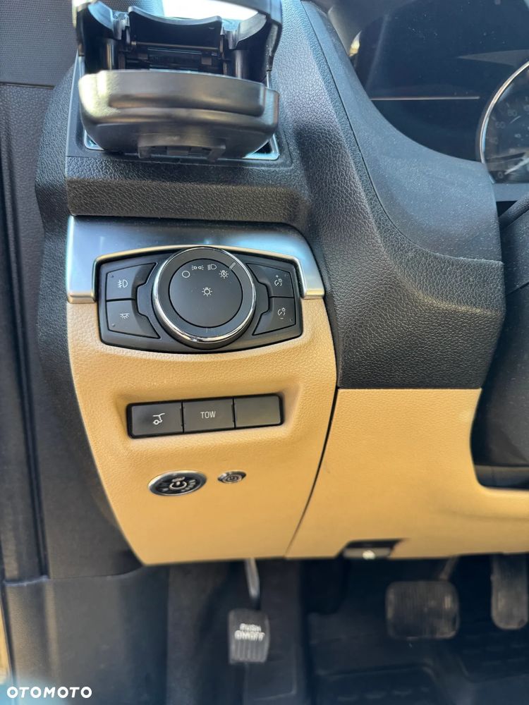 Ford Explorer - 34