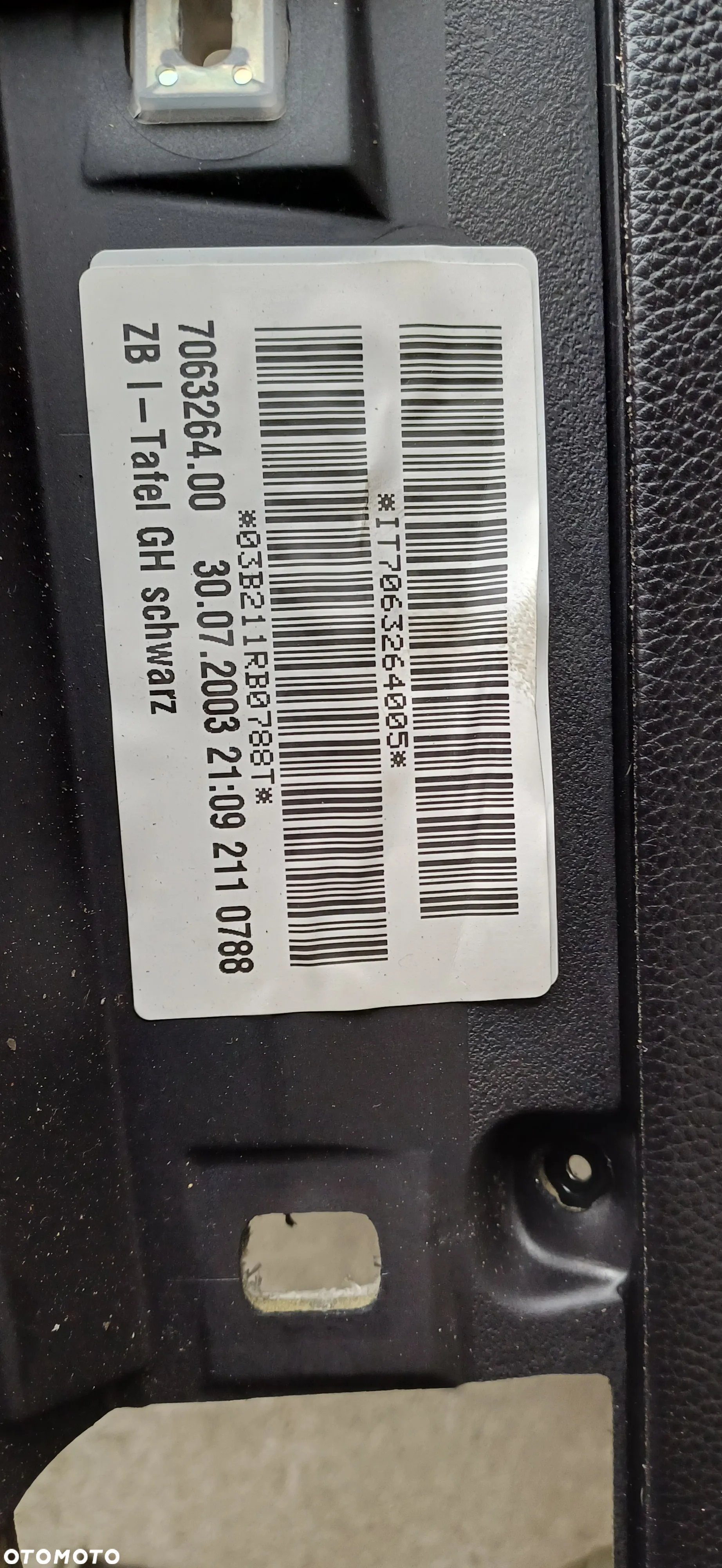Deska rozdzielcza BMW E60 E61 kubki kluczyk EUROPA - 2