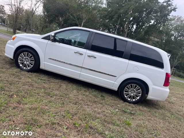 Chrysler Town & Country 3.6 Limited - 4