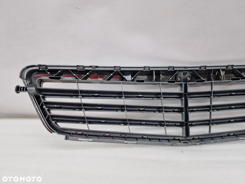 MERCEDES C-KLASSA W204 06- ATRAPA / GRILL PRZEDNI PRZÓD ŁADNY , NR A2048800323 , NR AUKCJI GL323 - 19