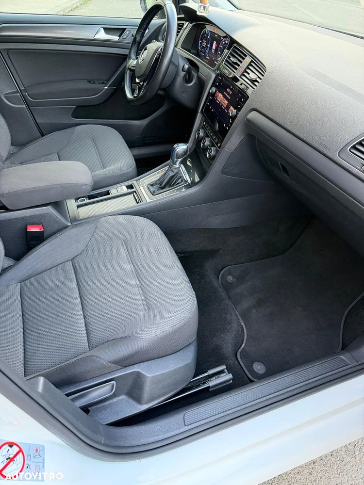 Volkswagen e-Golf - 14