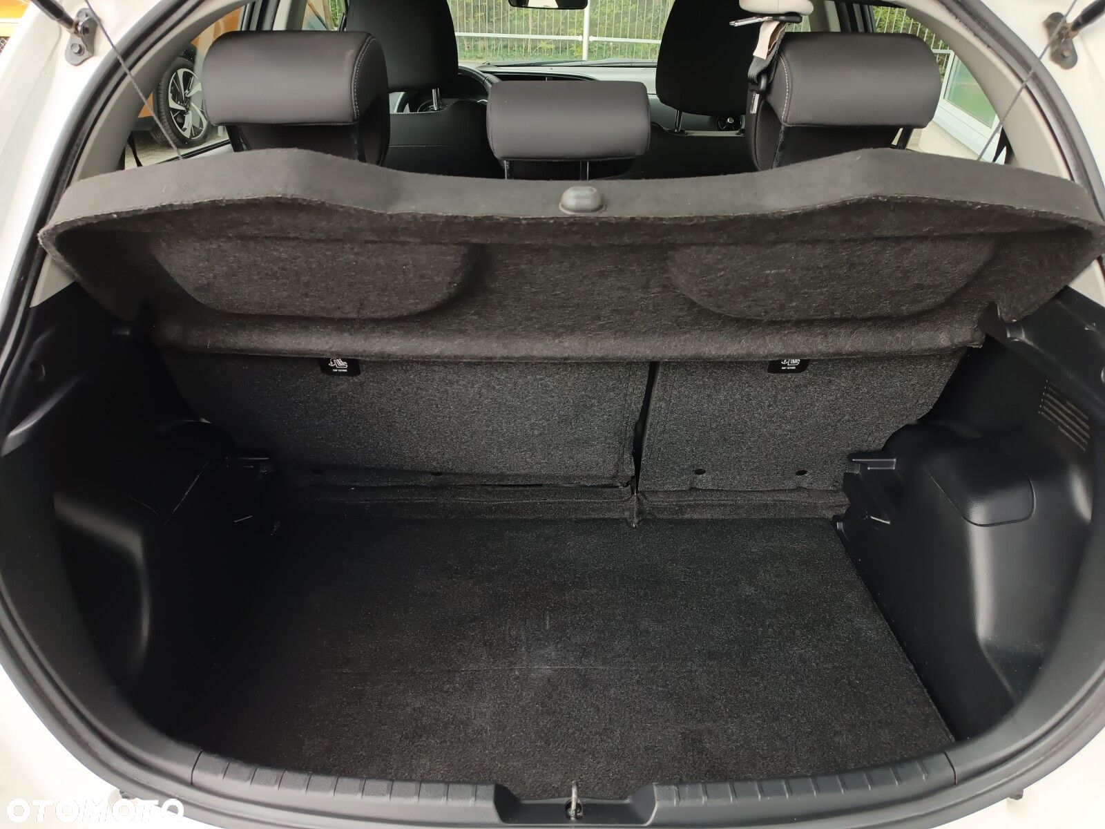 Toyota Yaris Hybrid 100 Active - 31