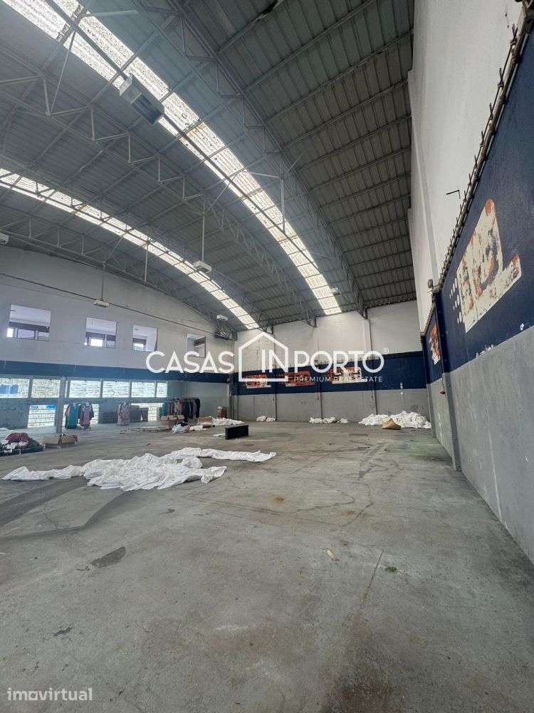Armazém em plena zona industrial do Porto - Grande imagem: 4/18