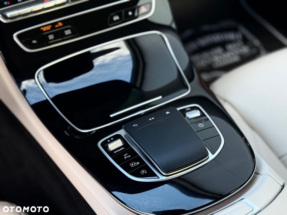 Mercedes-Benz Klasa E 300 9G-TRONIC - 29