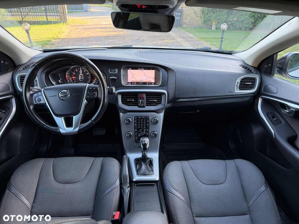 Volvo V40 Cross Country T3 Drive-E Dynamic Edition - 29