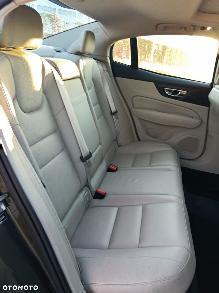 Volvo S60 T6 AWD Momentum Pro - 10