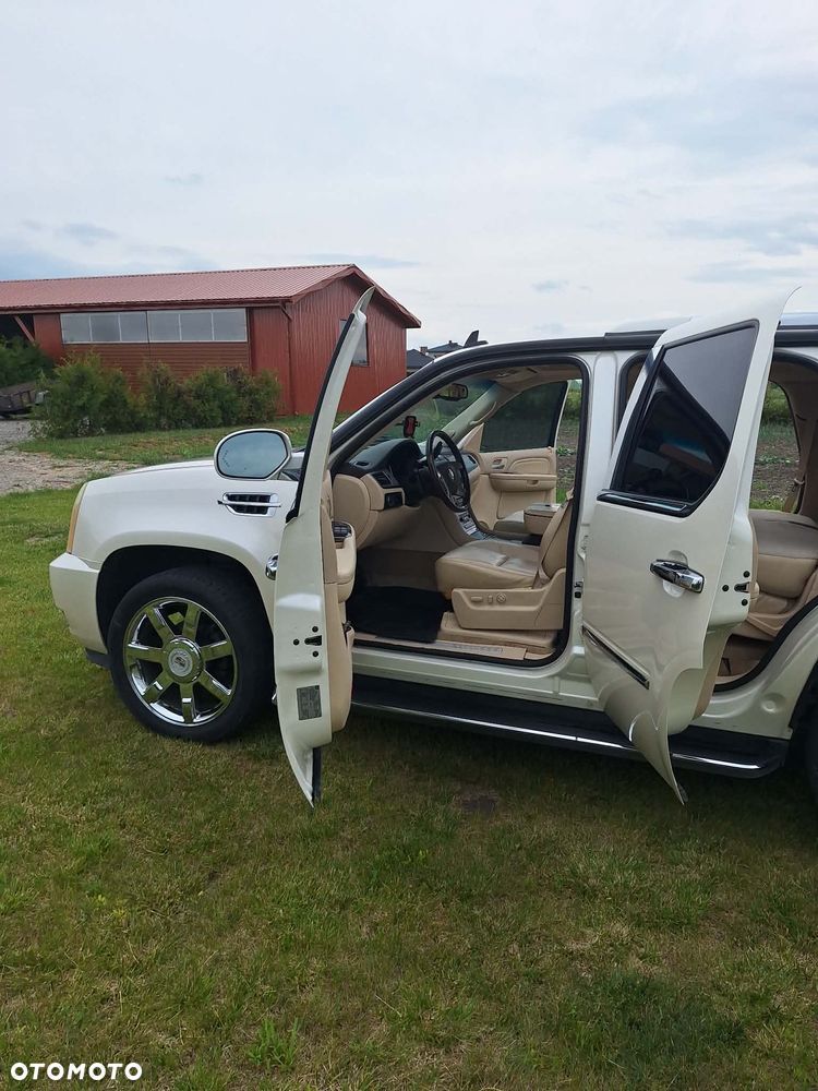 Cadillac Escalade - 4
